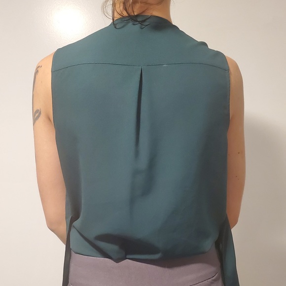 Scarf-esque sleeveless button up - Picture 3 of 7